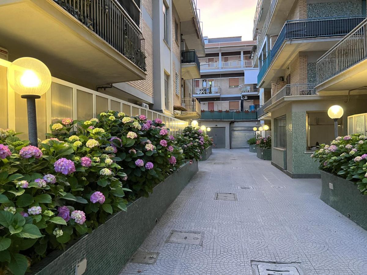 Lotus - Appartamento Sul Mare A Ostia Con Giardino Relax المظهر الخارجي الصورة